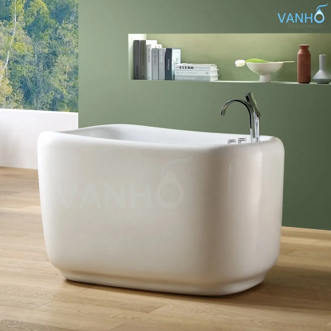 Маленькая акриловая ванна в стиле минимализм