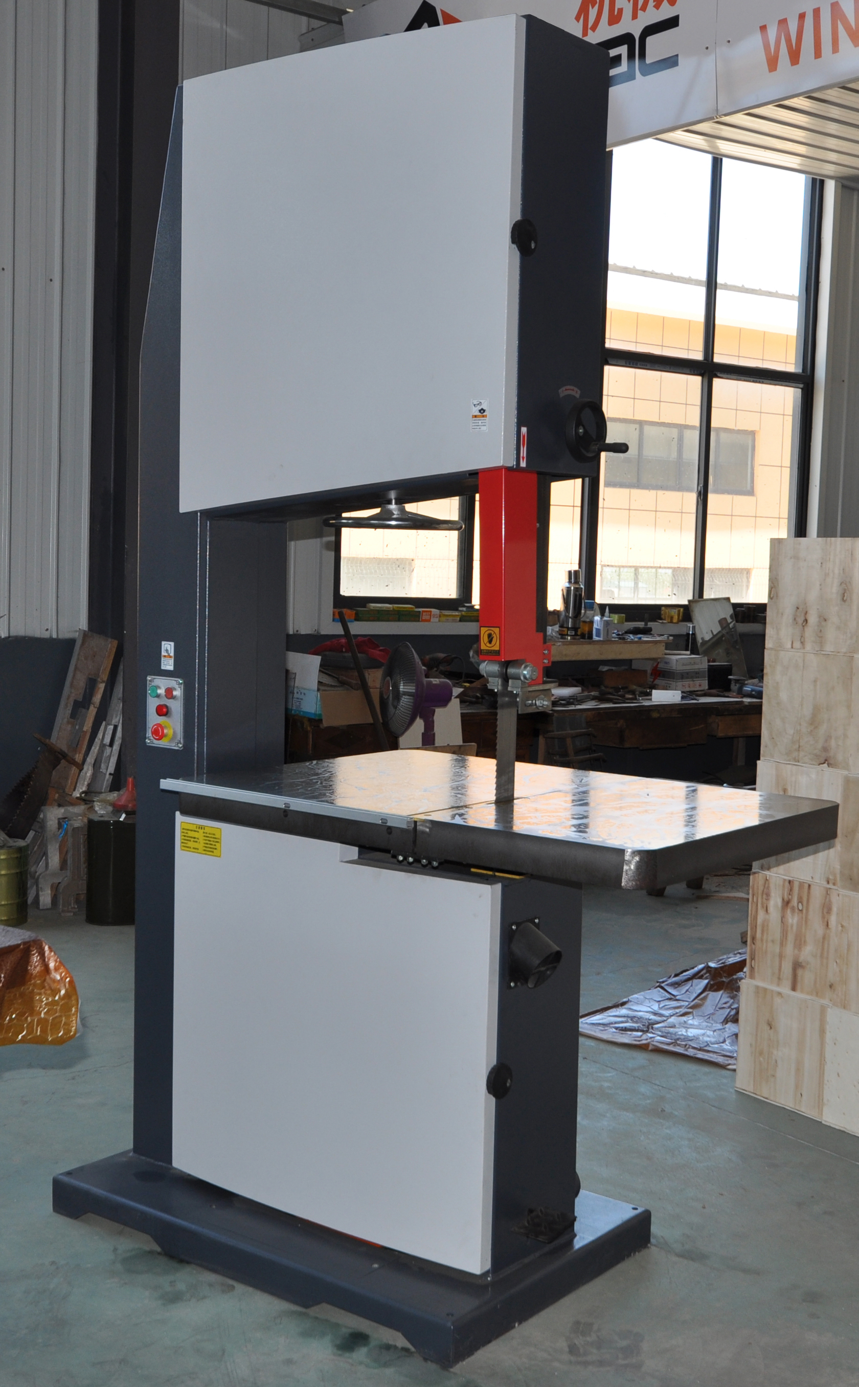 Станок ленточнопильный вертикальный по дереву MJ398B