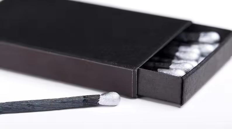 Bulk Small Safety Eco-Friendly Red Match Boxes with Colored Sticks Custom Logo Printing Luxury Matchboxes