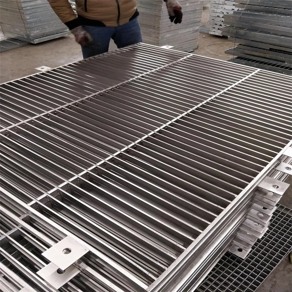 Galvanized Carbon Steel Serrated Bar Grating for Ship