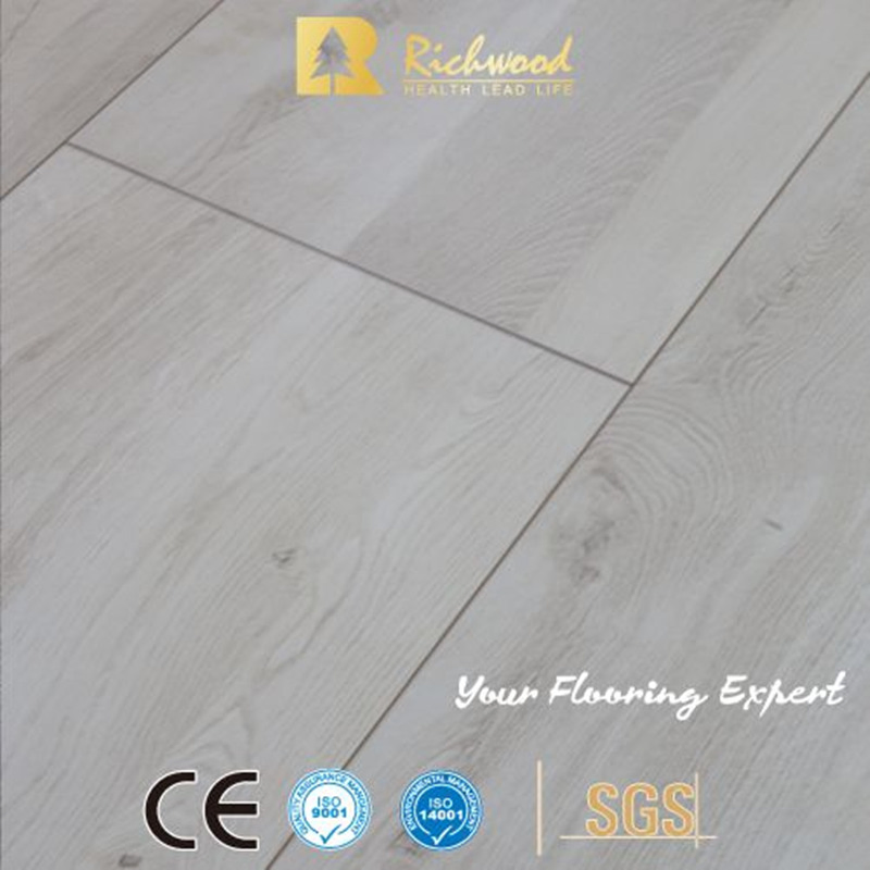 Водостойкий ламинат Дуб Европейский E0 AC4 для ресторана, офиса, дома