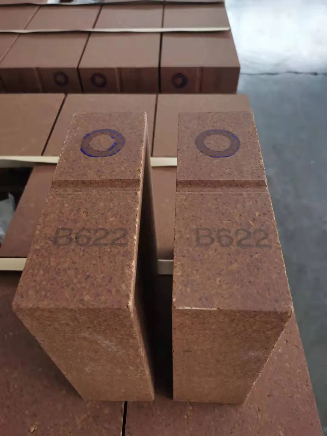 Магнезитовый кирпич Hercynite Spinel для вращающейся печи