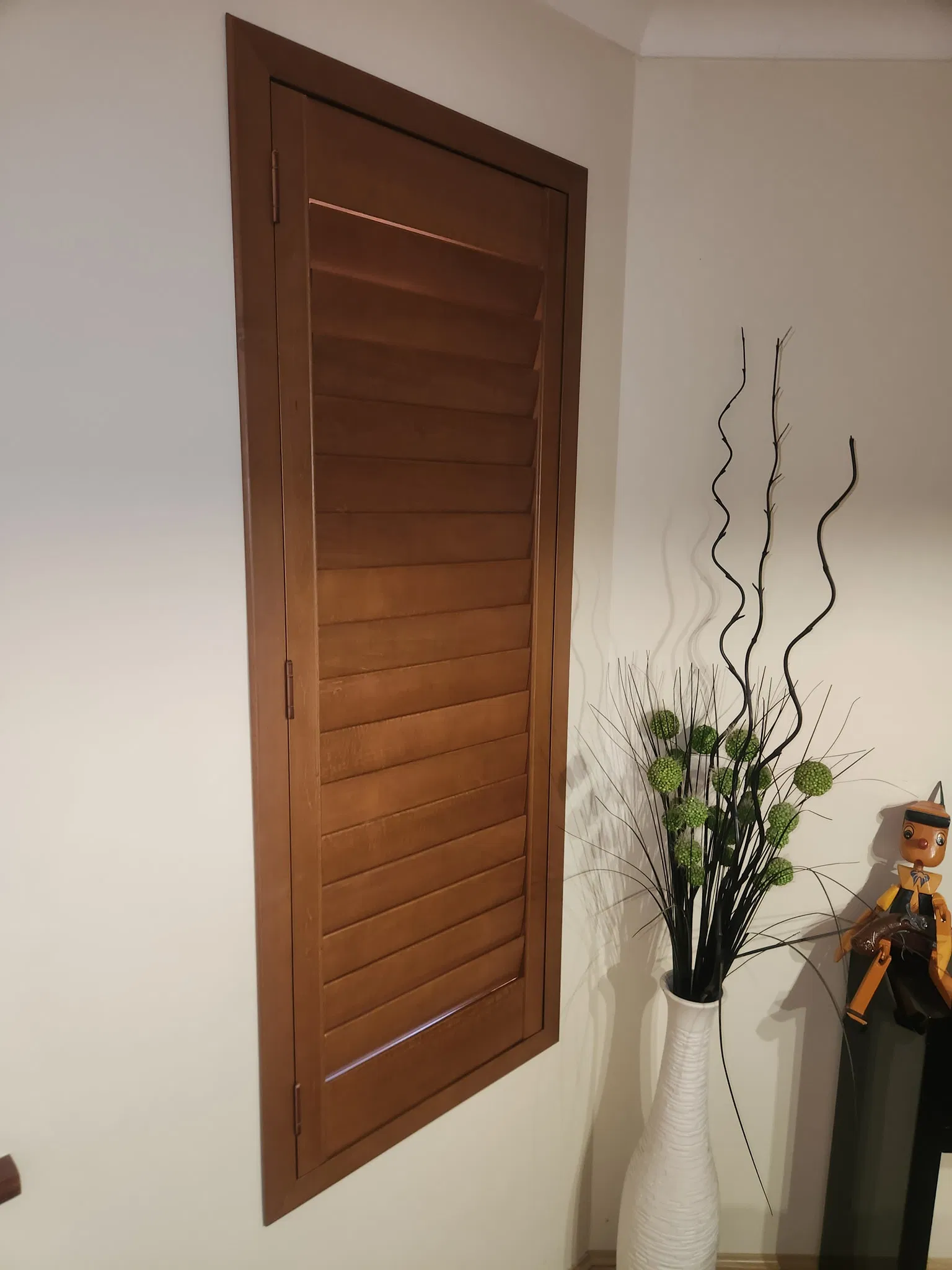 Top Supply Customizable Window Blinds Wooden Plantation Shutters on Windows