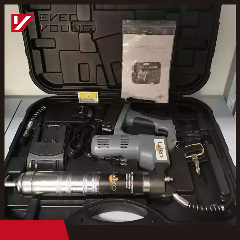 Аккумуляторная маслёнка 18V с быстрой зарядкой