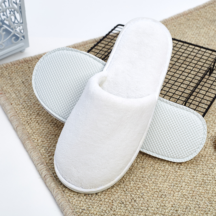 Personalized Custom Logo Hotel Room SPA Guest House Hospital Disposable White Coral Fleece Slippers Manufacturer