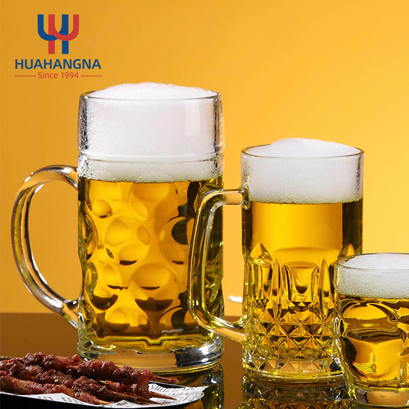 China Manufacture Vasos PARA Cervezas Wholesale Classical Clear World Football Wine Glassware Drinking Customized Logo Glass Craft Pilsner Beer Mugs with Handle