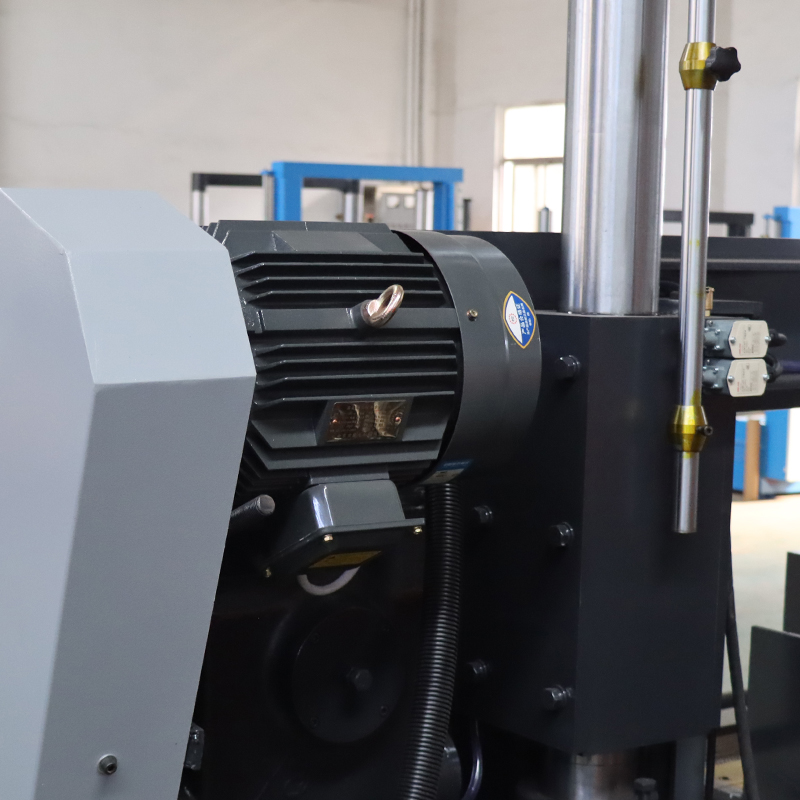 Ленточная пила по металлу полуавтоматическая гидравлическая угловая GHZ4240