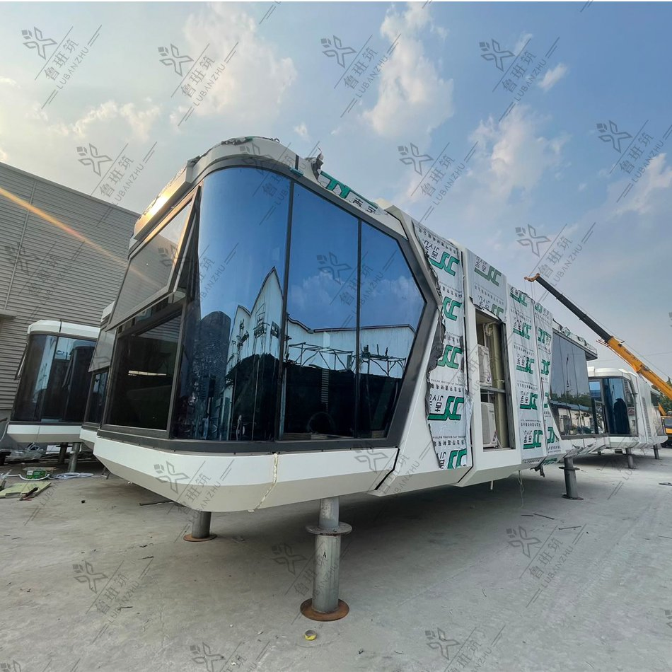 Ready to Ship Factory Custom Modern Eco Prefab Mobile Home Capsule House Hotel with Toilet for Resort