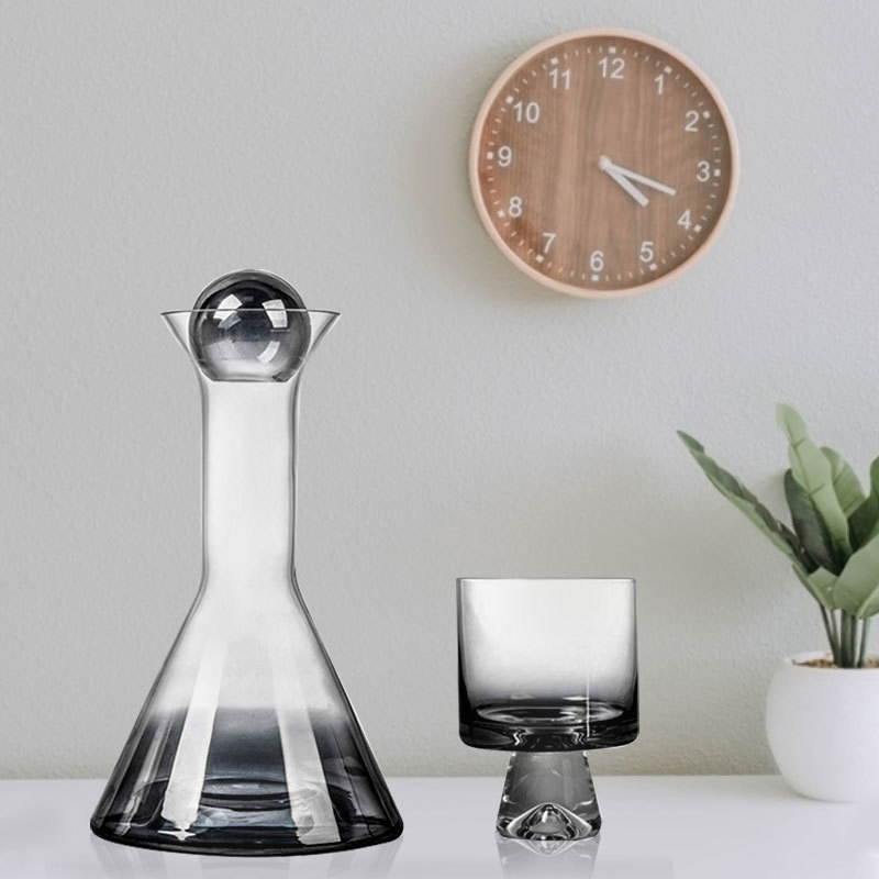 Europe Style Luxury Lead Free Glass Pitcher Ball Stopper Red Wine Whiskey Decanter Bottle Set with Novelty Glass for Home