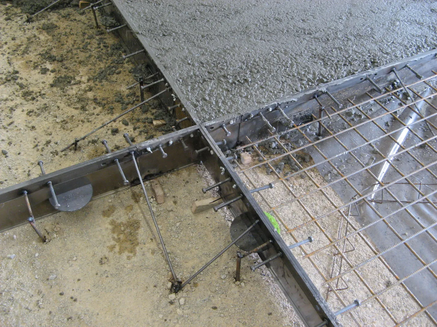 Industrial Standard Armoured Joint with Arris Protection Armor Joint System