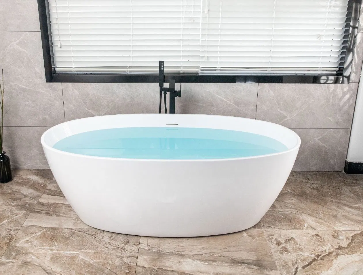 Овальная акриловая ванна для взрослых Waltmal
