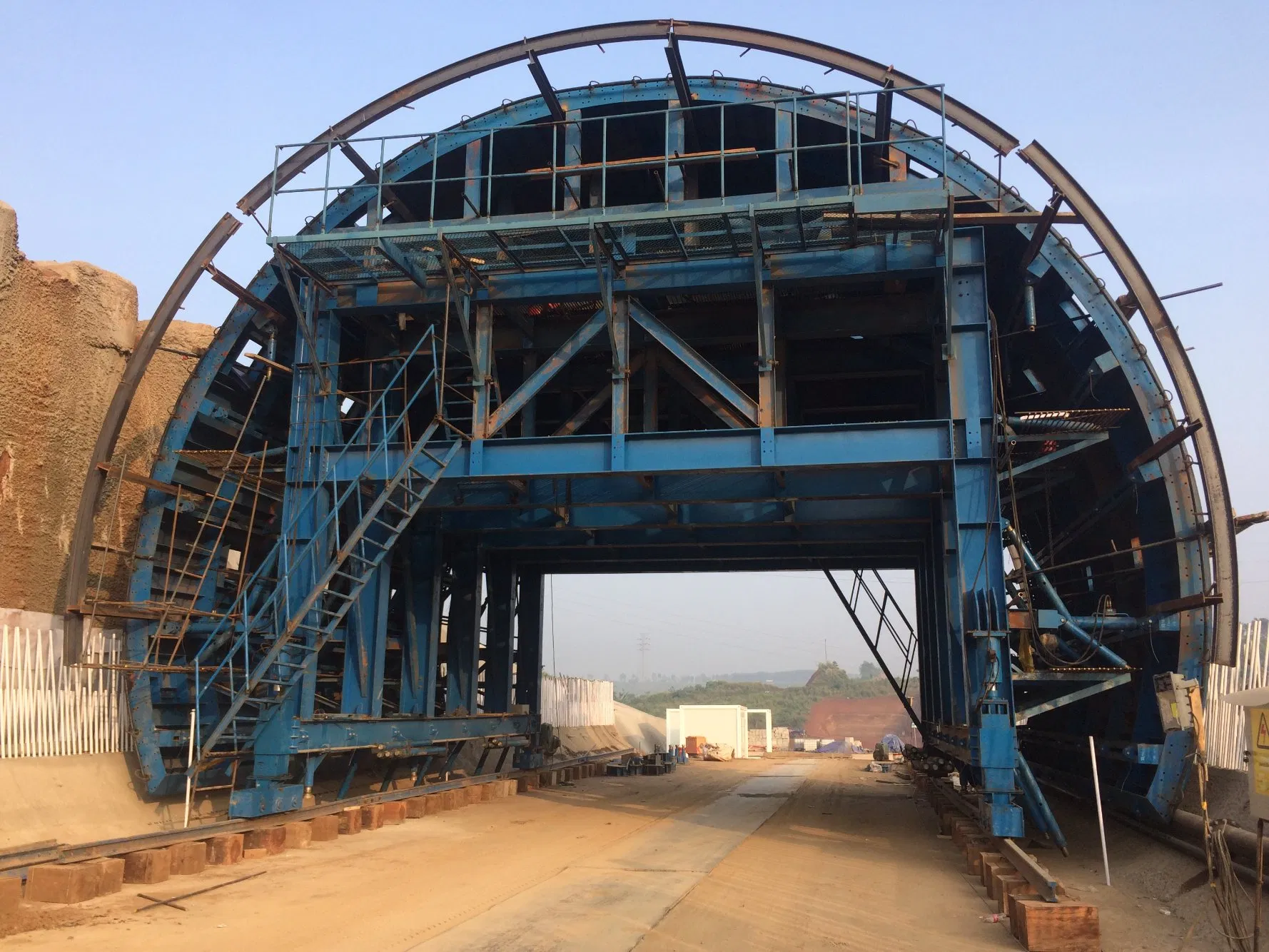 Lianggong Hydraulic Tunnel Lining Trolley for Subways
