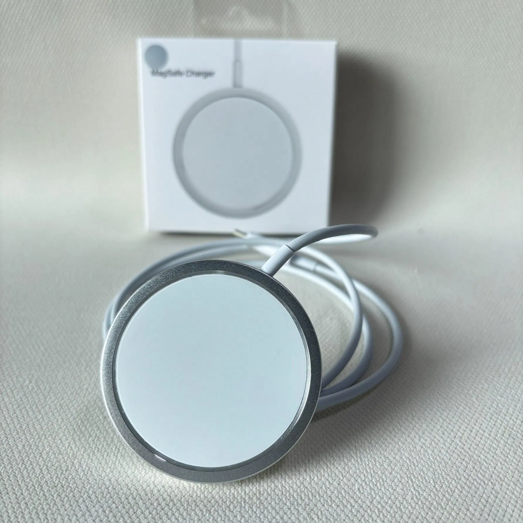 Магнитный чехол-книжка для iPhone 12-15 с поддержкой MagSafe