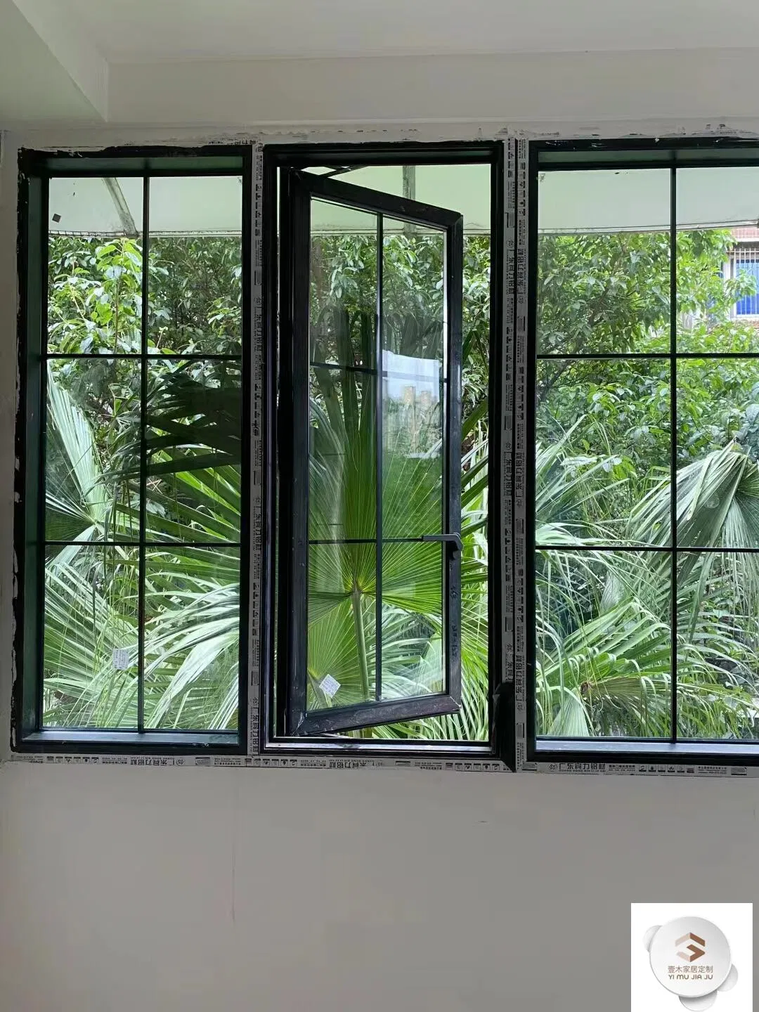 China Manufactuer Glass PVC UPVC Aluminum Invisible Screen Casement Sliding Window