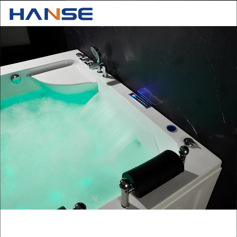 Большая джакузи с гидромассажем для двоих