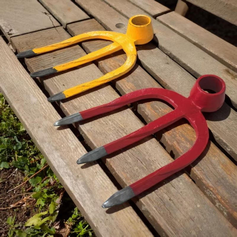 Hot Sales Railway Steel Garden Tool with 3 Teeth Agricultural Gardening Hoe-Fork