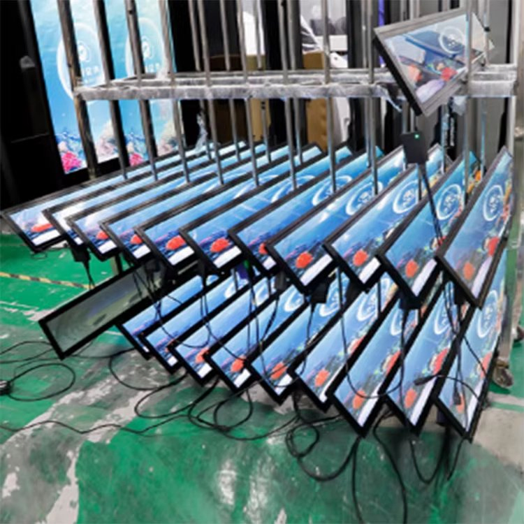 Длинный светодиодный экран для рекламы в помещениях