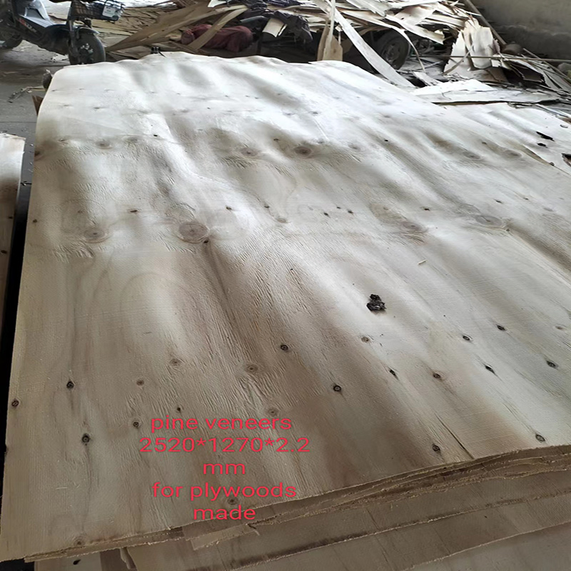 Pine Wood Rotary Cutting 2520mm * 1270mm * 2.2mm Grade AA Pine Veneer for Plywood Core