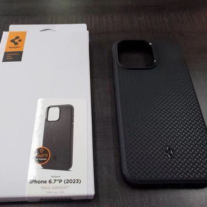 High Quality Spigen Tire-Pattern Magnetic Case for Phone