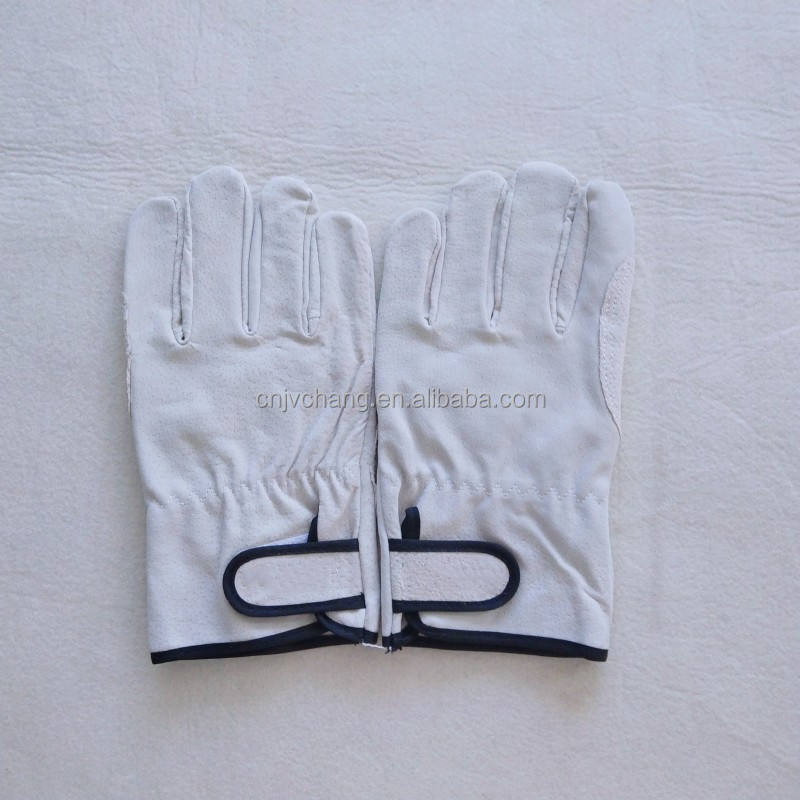 Premium Heat Resistant BBQ Mitts for Outdoor Cooking