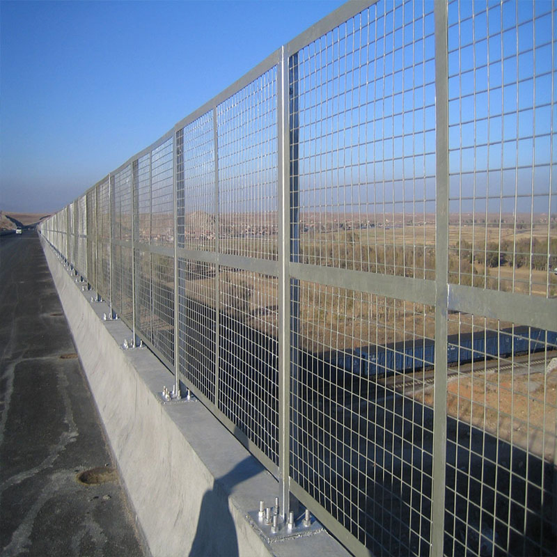 CE Standard Custom Color Steel Safety Road Barrier Bridge Guardrail for Sale Security Fence