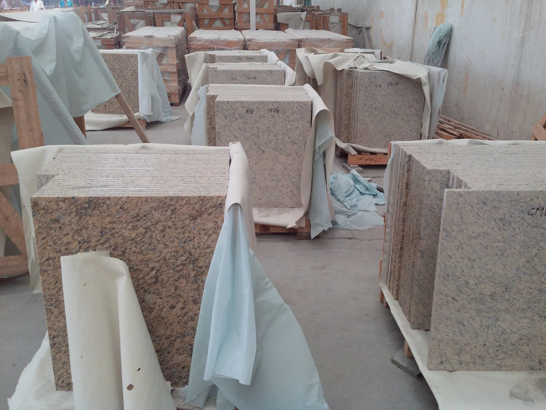 Santa Cecilia Dark Granite Golden Color for Kitchen and Bathroom Countertops Vanity Tops