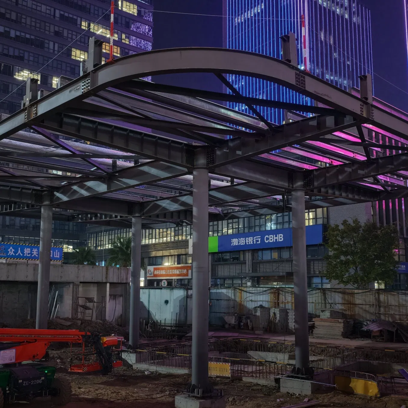 Eco-Friendly Prefabricated China Wholesale Customized ISO CE Steel Structure Building Material of Gas Station with Fireproof & Waterproof Features