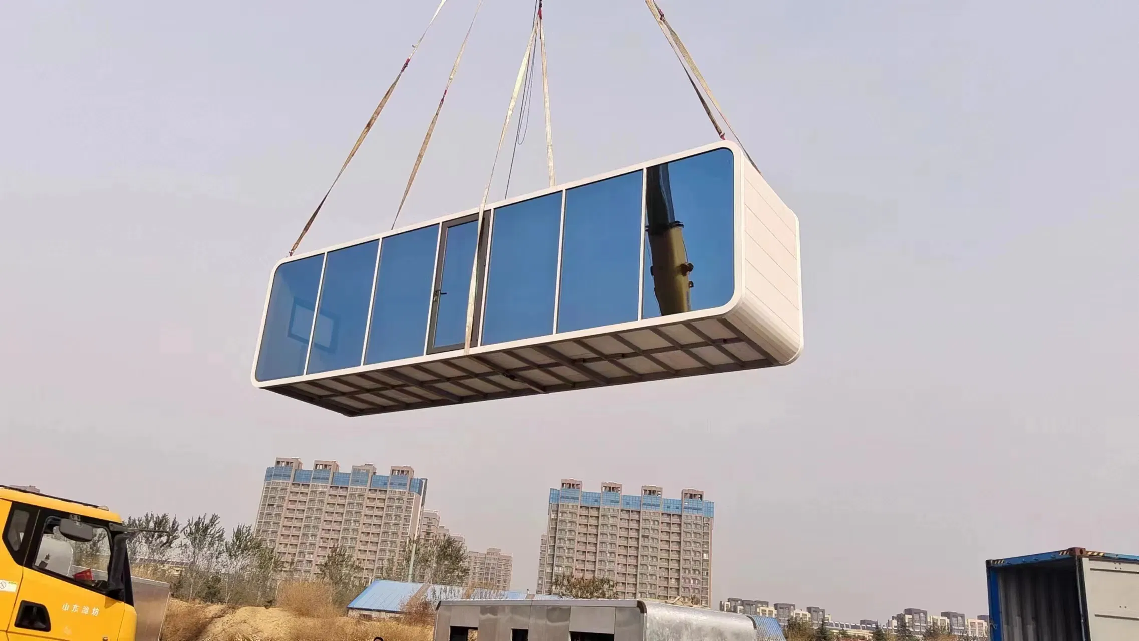 20FT 40FT Mobile Prefab Apple Cabin Pod Homes Ready Made House Mobile Home Space Capsule Living Container House