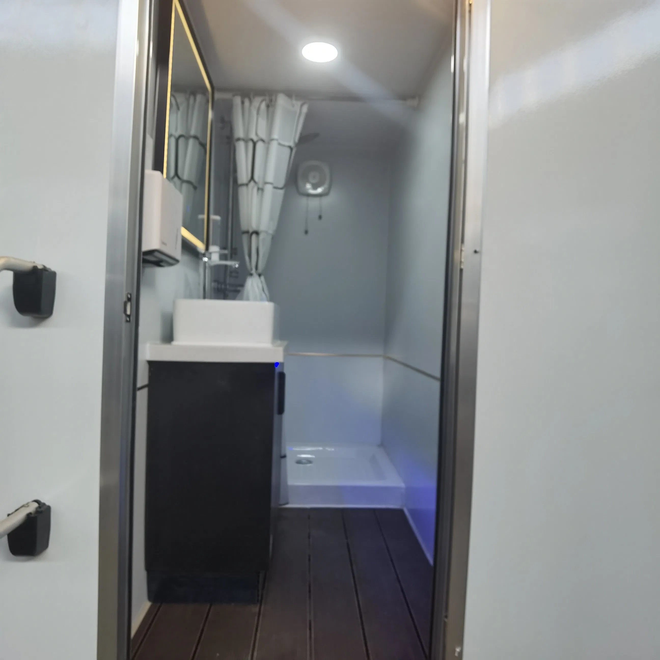 OEM Portable Toilet Trailer Customizable Mobile Restroom with Brand Logo Printing