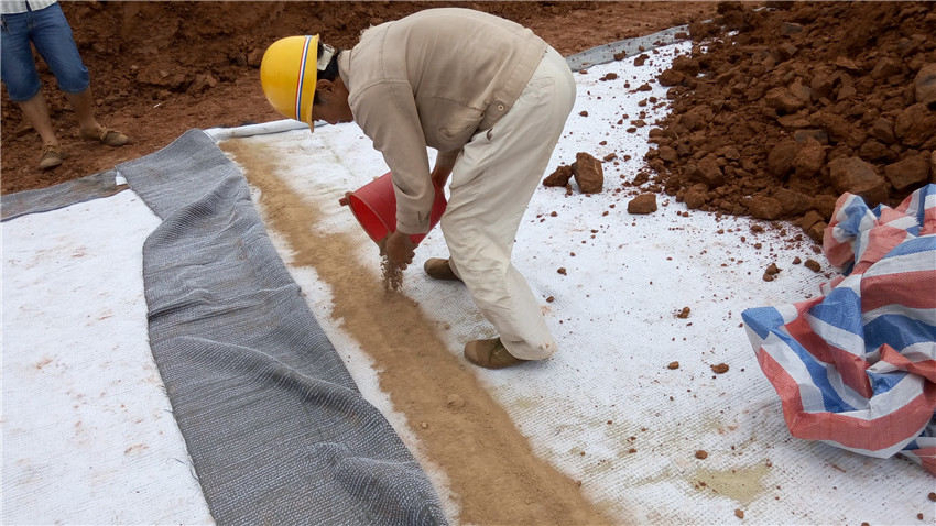 Sodium Bentonite Non Woven Geotextile and PP Woven Cloth Composite Geosynthetic Clay Liner Gcl