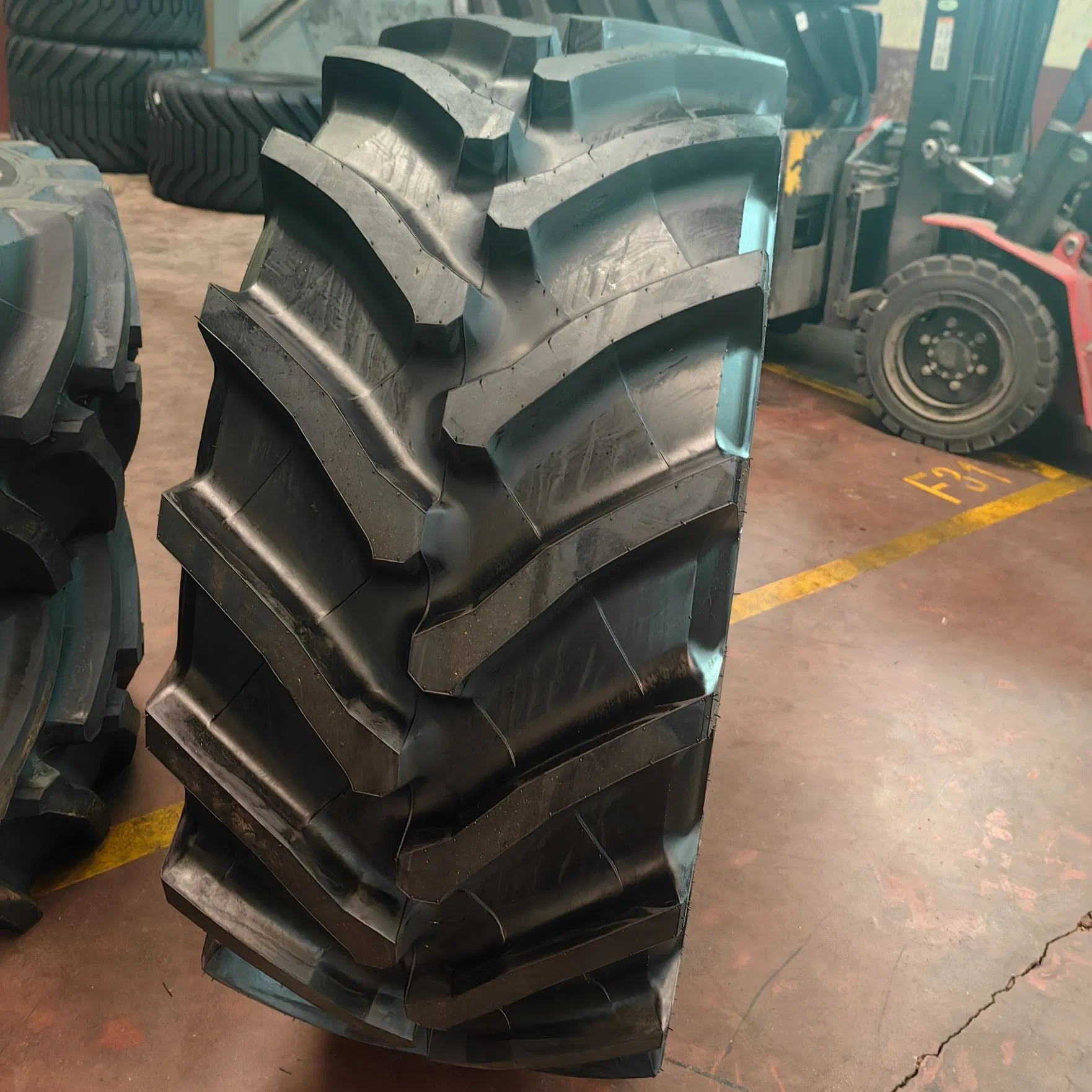 Шины и камеры для тракторов Ursus Kat и Yto Haulage, передние и задние (520/85R38, 420/85R30, 420/85R28, 20.8R38, 16.9R30, 16.9R28)