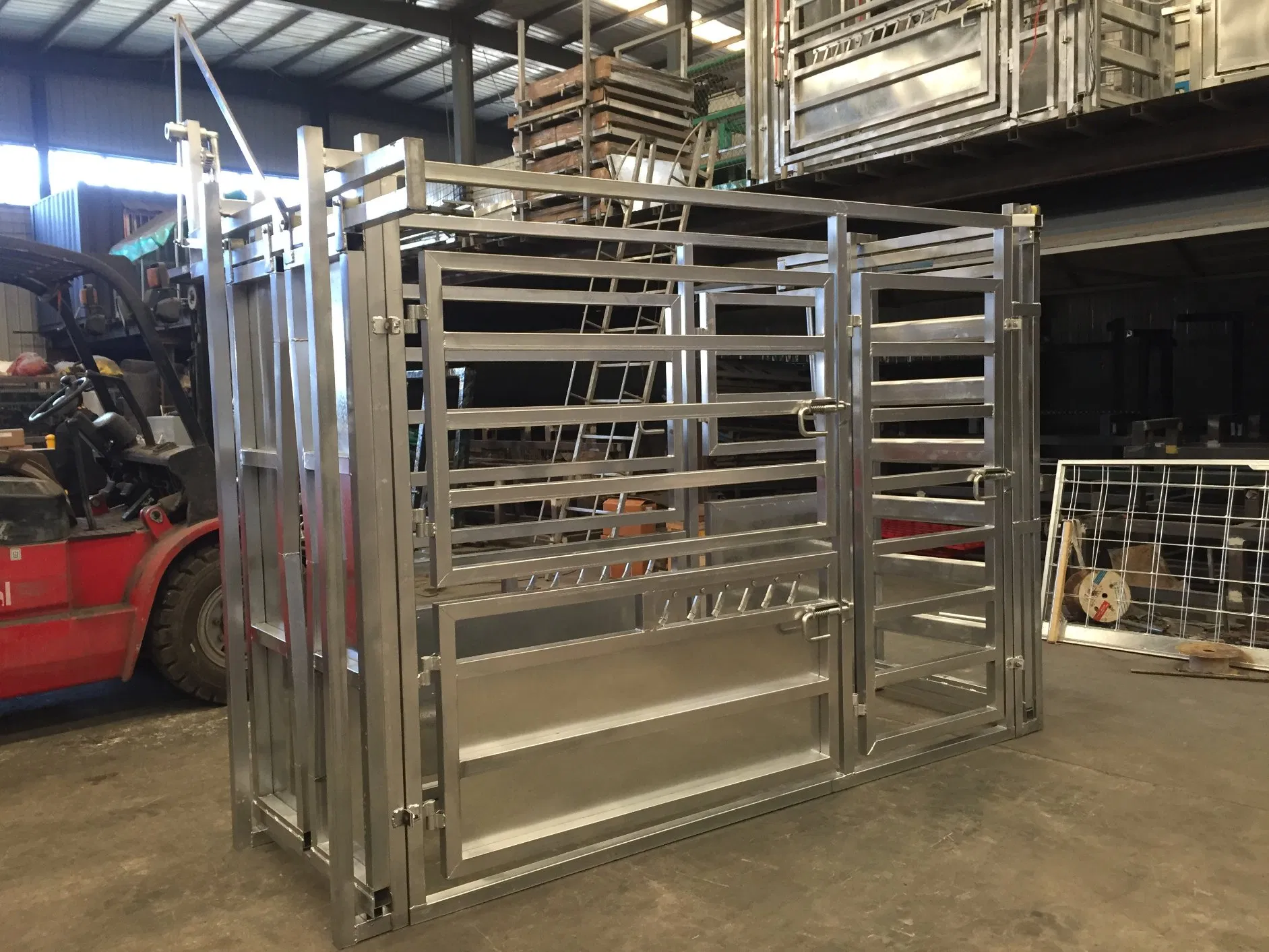 Heavy-Duty Galvanized Cattle Headlock Crush System for Livestock