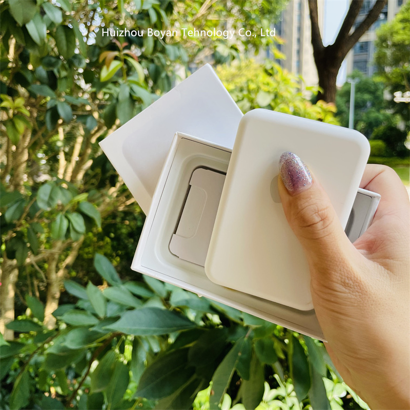 Top Quality Portable Power Bank Wireless Charging for All Devices