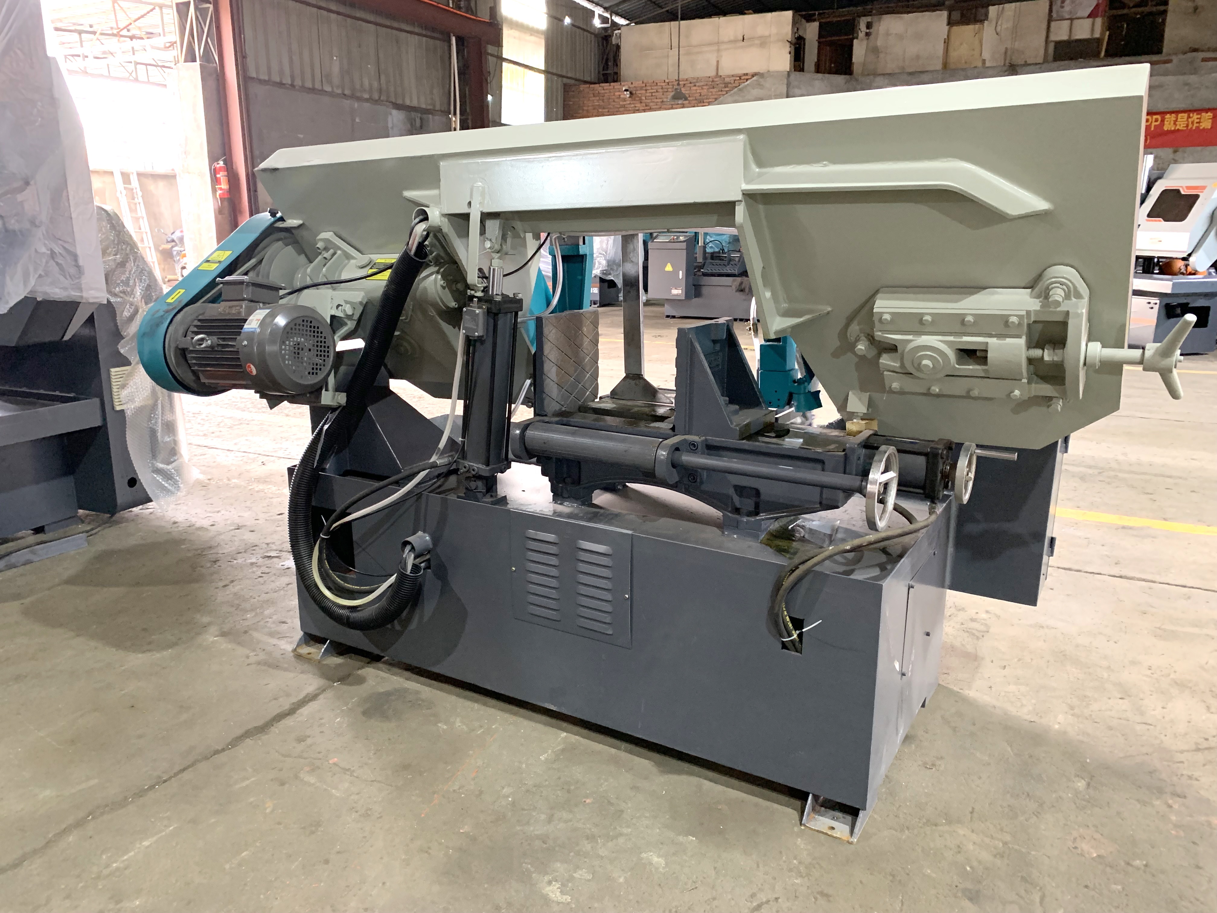 Станок ленточнопильный полуавтоматический по металлу