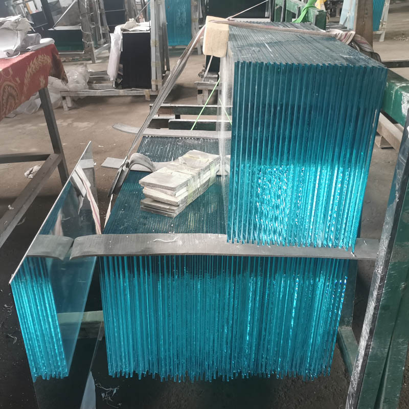 Manufacturer Sale 3mm-19mm Low Iron Aquarium Decoration Furniture Ultra Clear Float Glass