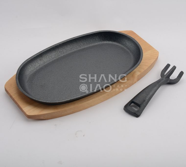 Modern Style Cast Iron Sizzling Fajita Skillet Ridged Steak Plate with Handle and Wood Base