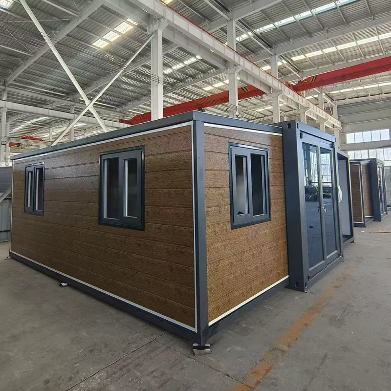 Small Mobile Wooden Modular Prefabricated Welding Standard Storage Container House Prefabricated Expansion Container House Mini Convenient Small House with Bedr