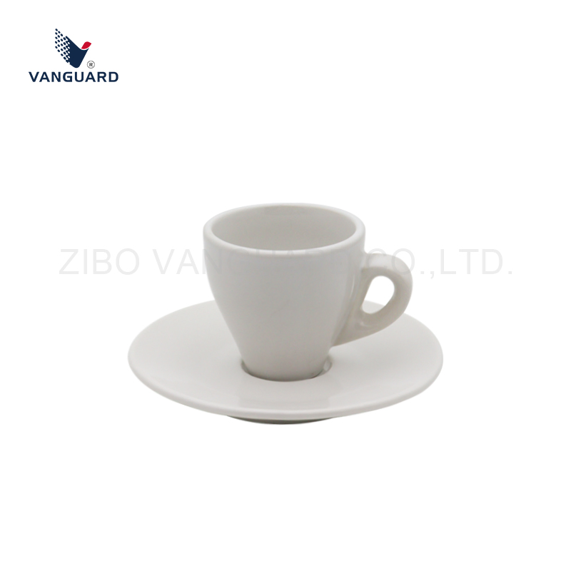 Набор фарфоровых чашек с блюдцами, белый