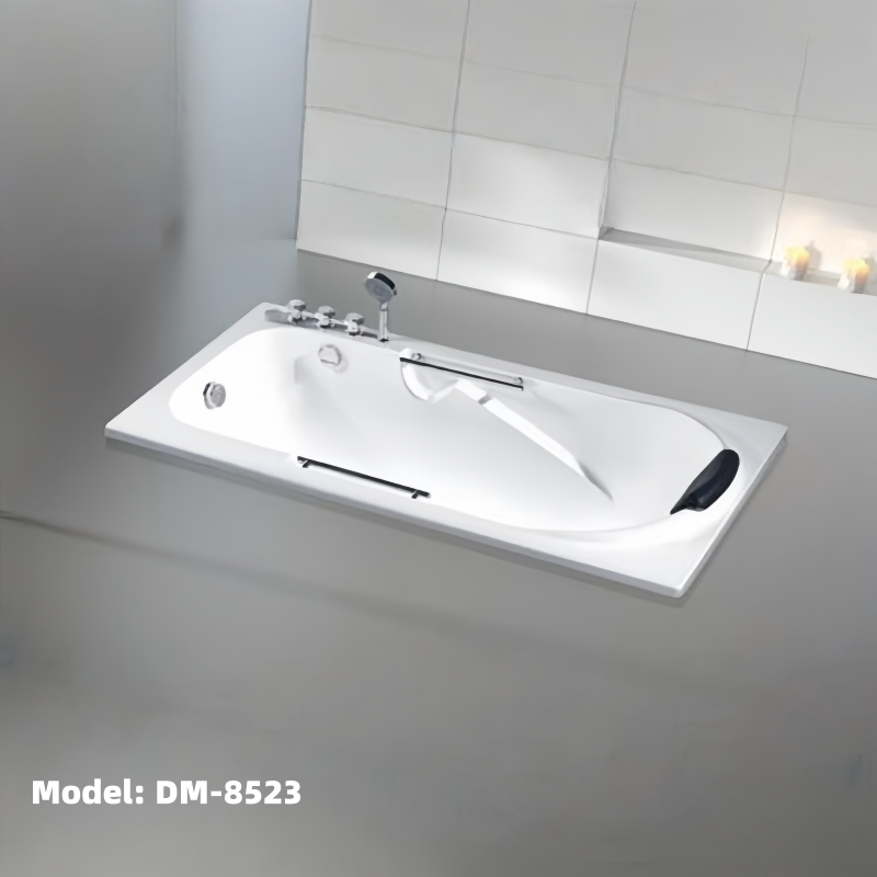 Contemporary Acrylic Tub Designed for North American Bathrooms