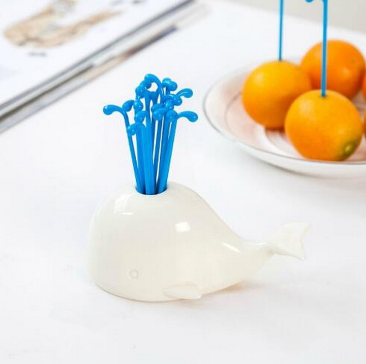 Cute White Whale Spout Fruit Fork Set