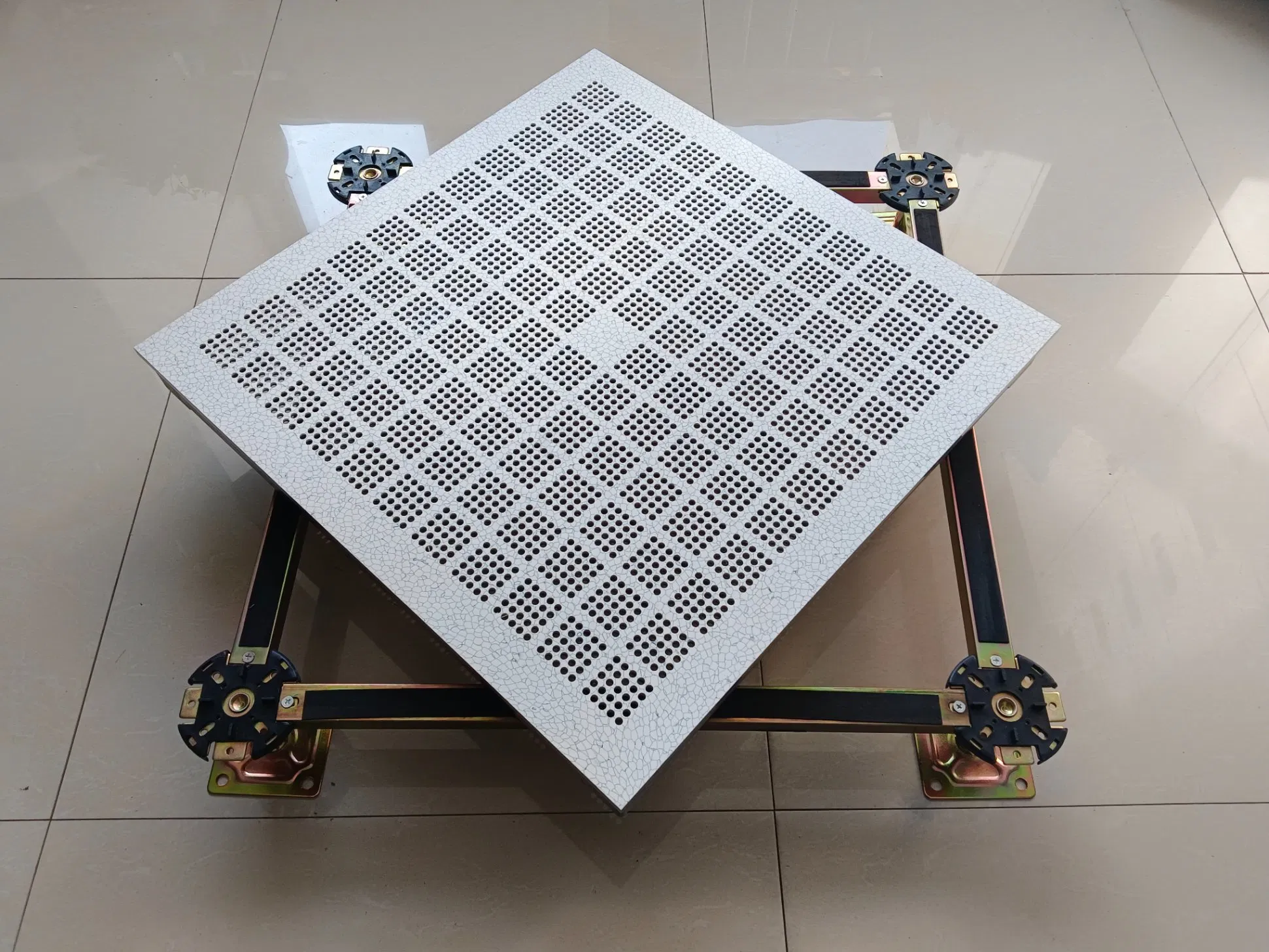 Перфорированная панель 24x24 для вентиляции фальшпола