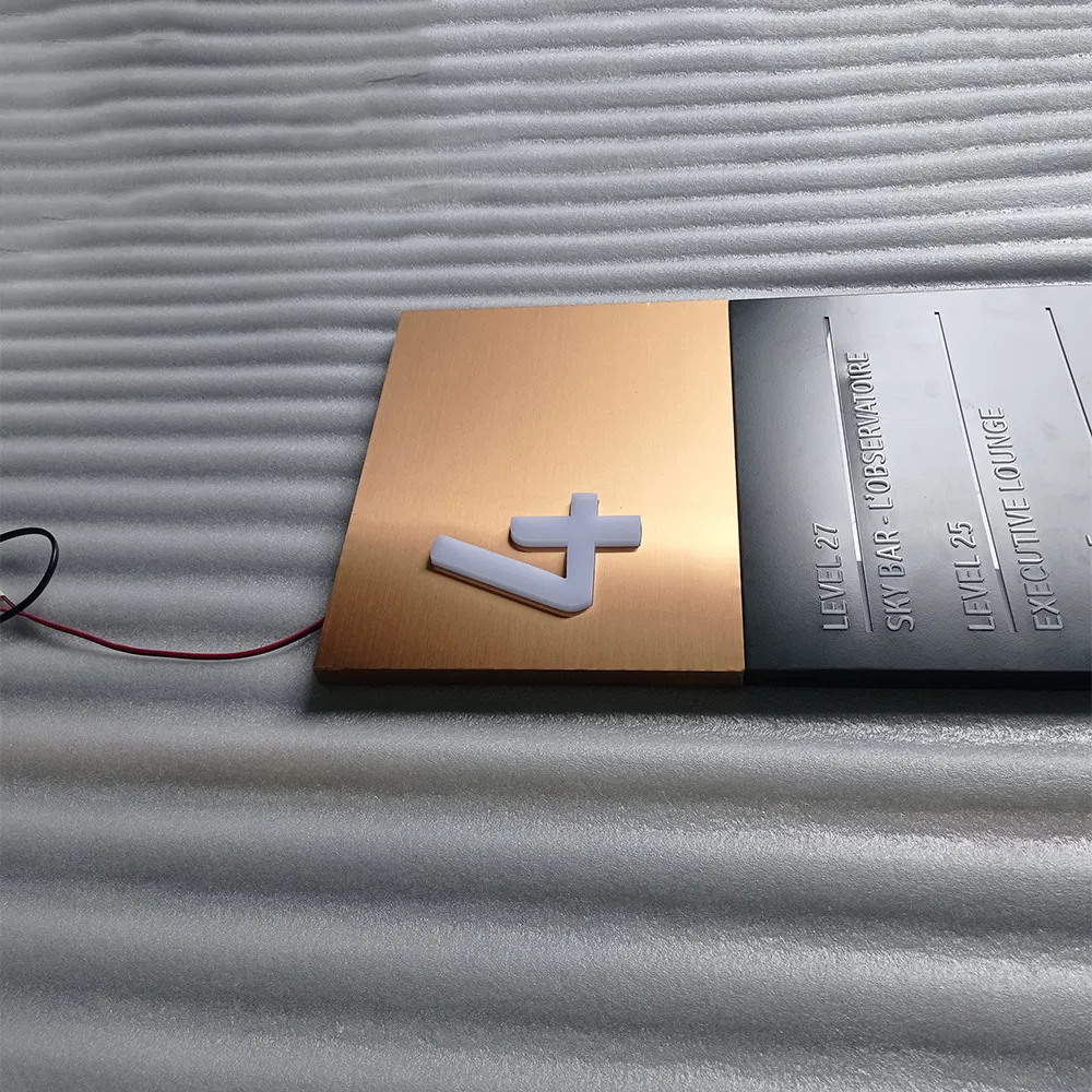 Customized Size Metal Illuminated Advertising Pylon Sign with LED Light