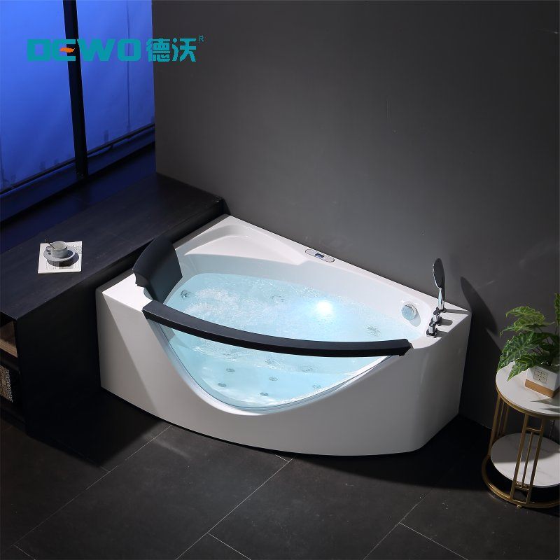 Угловая акриловая ванна с гидромассажем и подсветкой