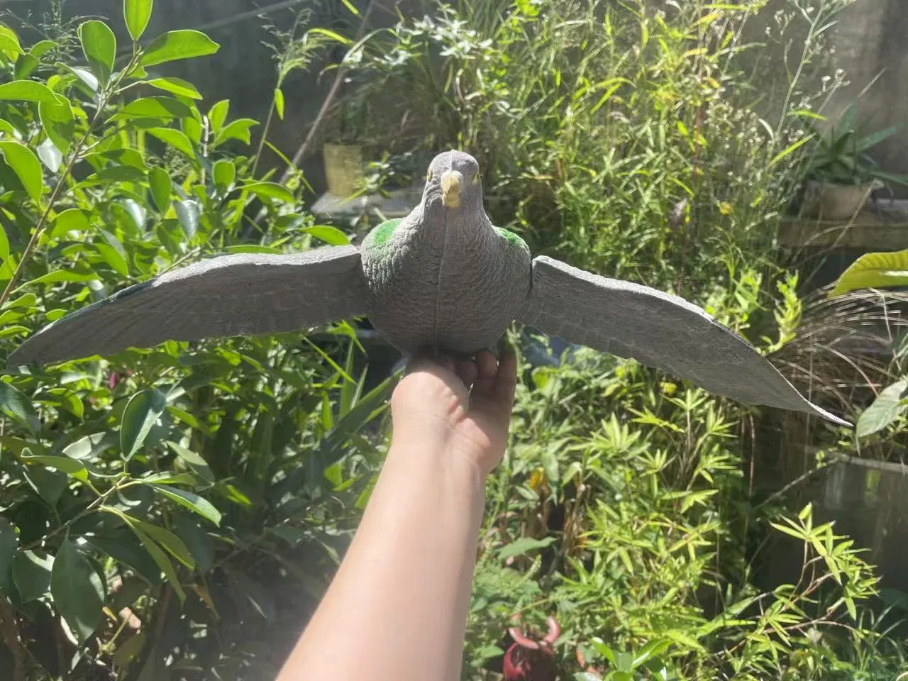 Simulation of Plastic Animals Flying Bird Hawk Pigeon Model Hunting Decoy Pest Control Garden Decorative Ornaments