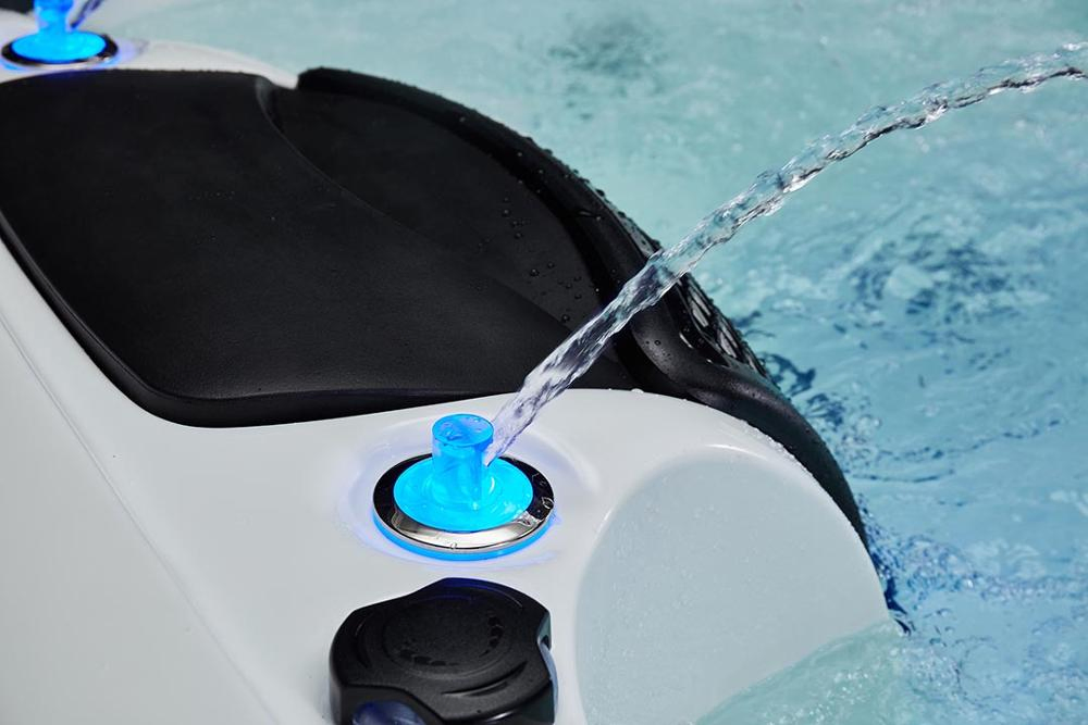 Уличный СПА-бассейн на 6 человек с гидромассажем