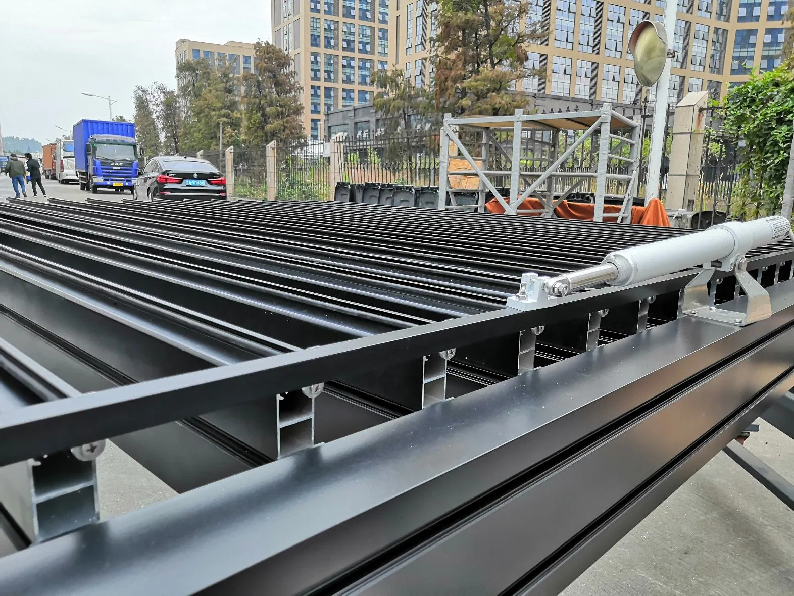 Rainproof Modern Design Aluminum Awning and Louver Roof Pergola