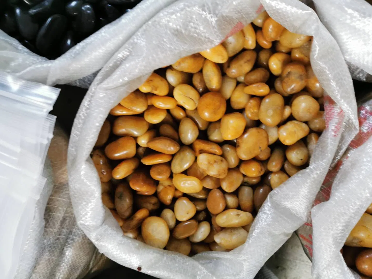 Landscape Natural Polish Yellow Pebble Stone Black Pebble for Garden