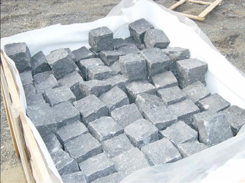 Black Granite Cobblestone/Cube Stone/Paving Stone with Natural Split Tumbled Flamed