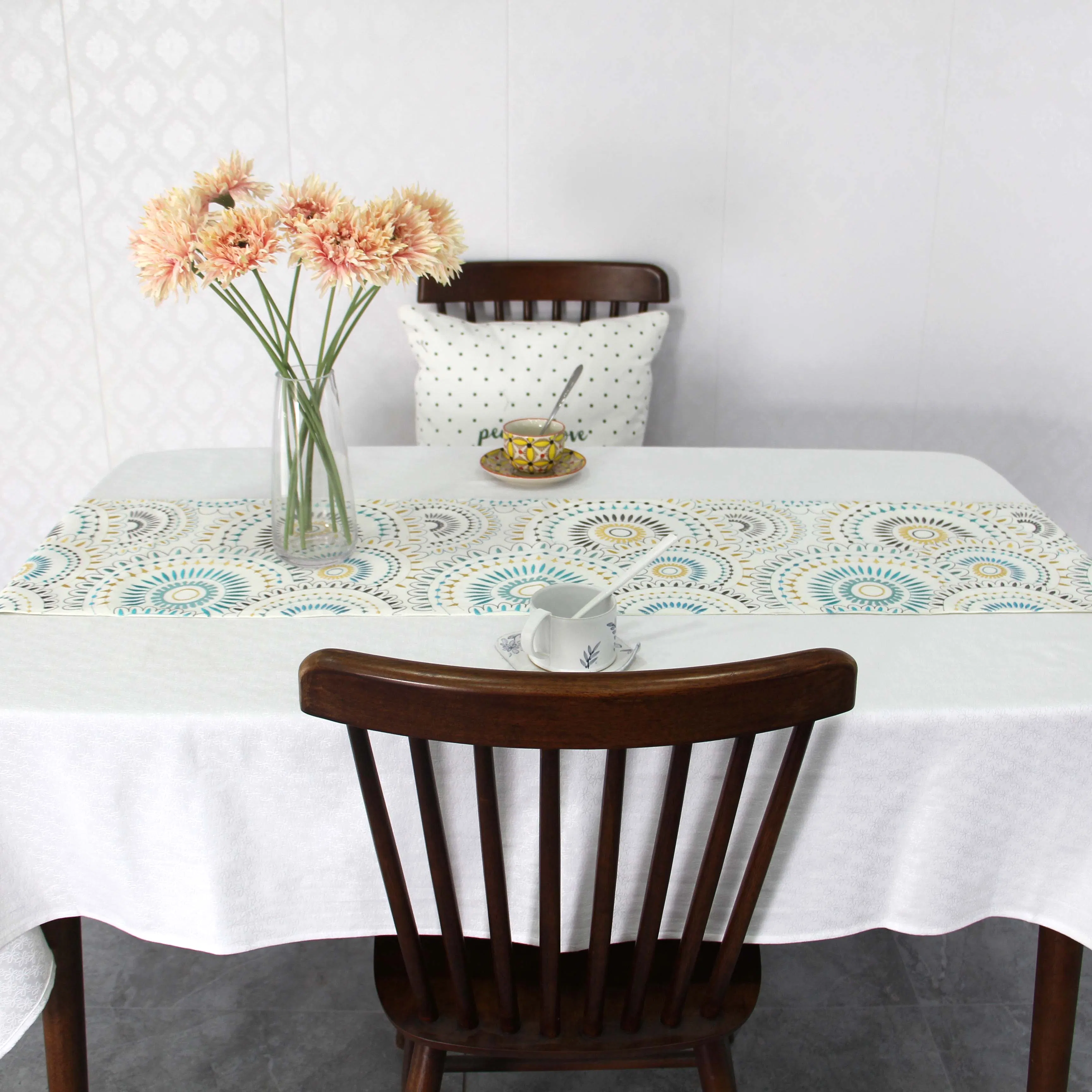 2023 Wholesale Hot Sale White Embroidery Boho Table Runner and Placemat Set