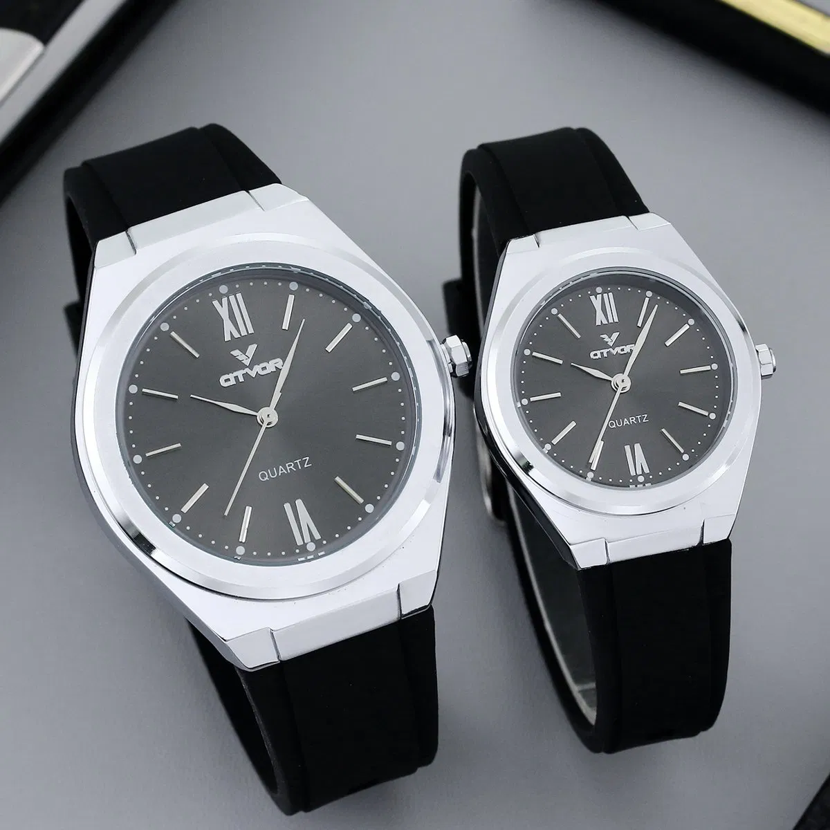 Brand Hot Sale Sport Waterproof Silicone Strap Lady Watch Couple Watch